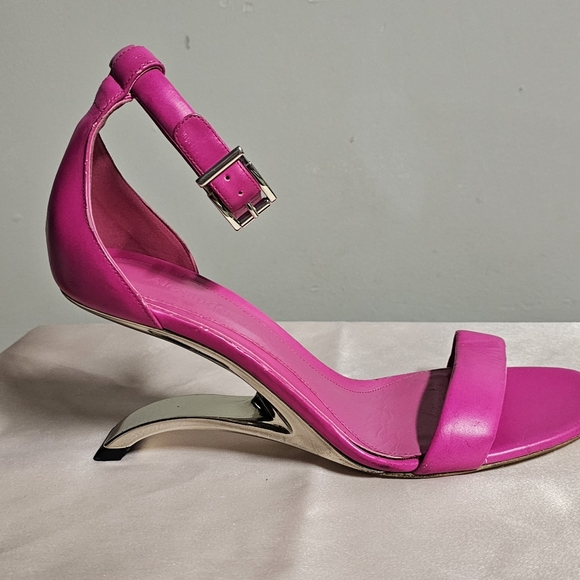 ALEXANDER McQUEEN sz 37 BOBBY PINK, CALFSKIN LEATHER, ARC HEELED SANDAL - Picture 9 of 12